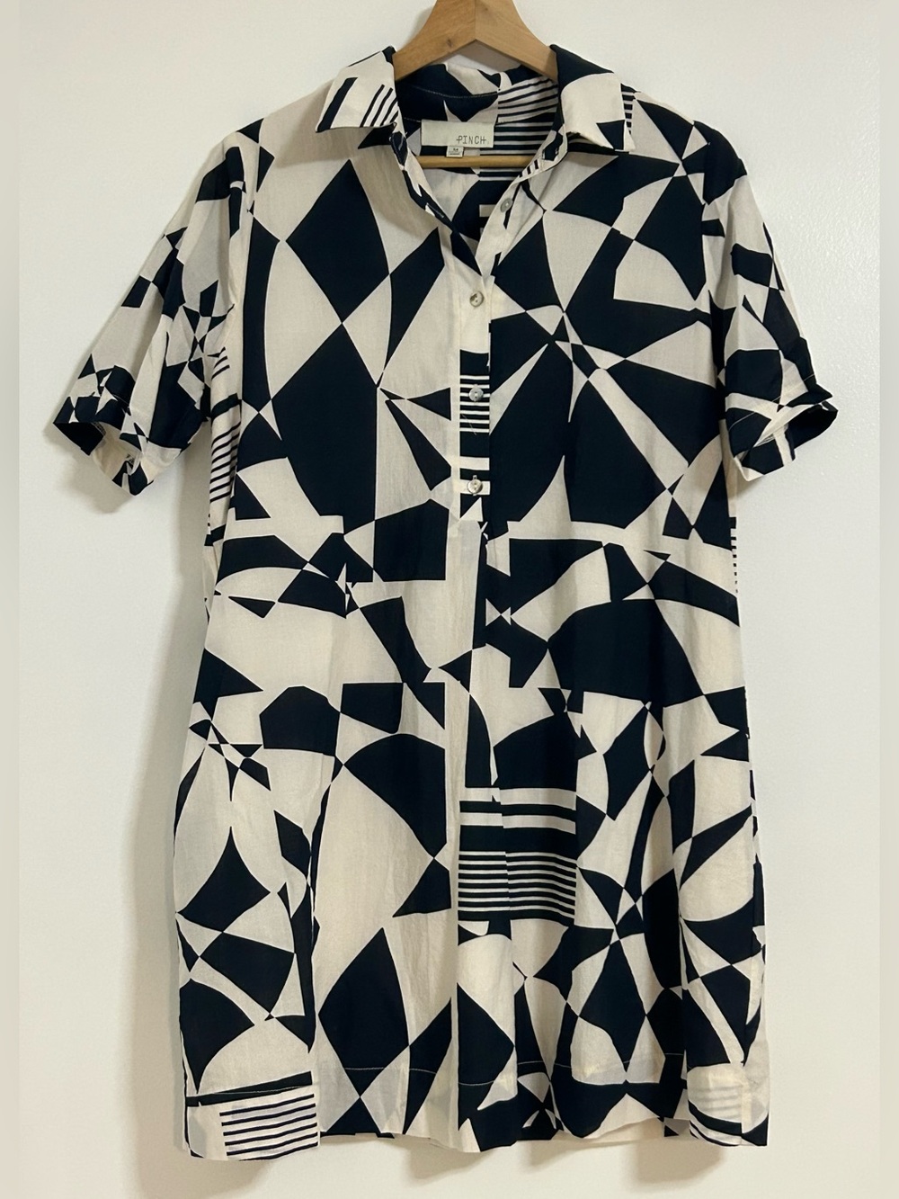 Pinch. Geometric Black and White Dress
